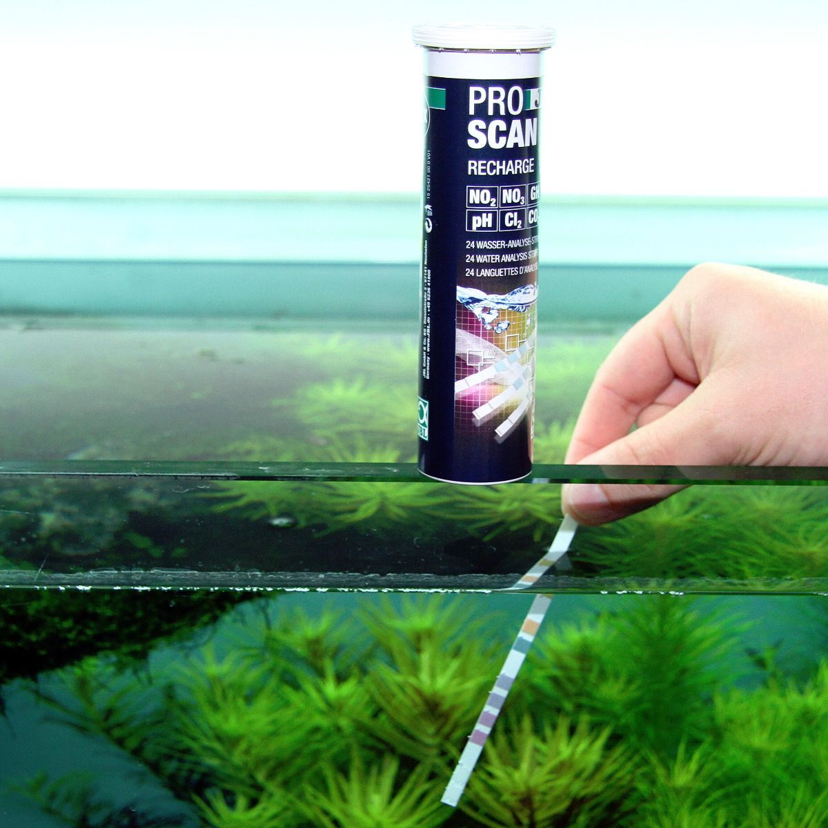 JBL PROSCAN WATER TEST WITH ANALYSIS VIA SMARTPHONE FOR FRESH WATER AQUARIUMS 24 TESTS