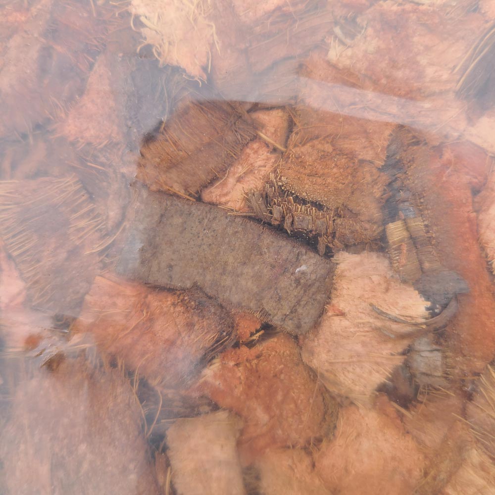 COMPRESSED 4.5KG WASHED COCO HUSK CHIPS